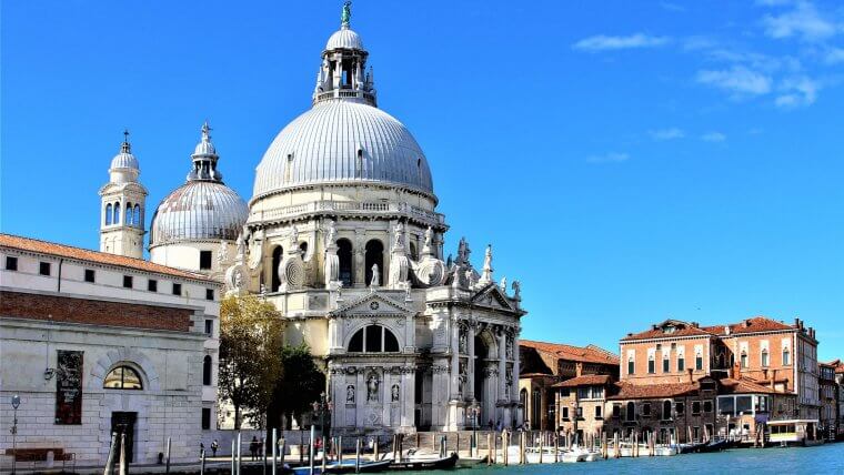Italian baroque architecture chiesa salute venice
